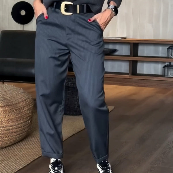 MARA | PANTALONI ELEGANȚI, CARE FLATEAZĂ SILUETA, CU DUNGI